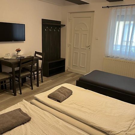 Belvárosi Panzió Pápa Esterno foto