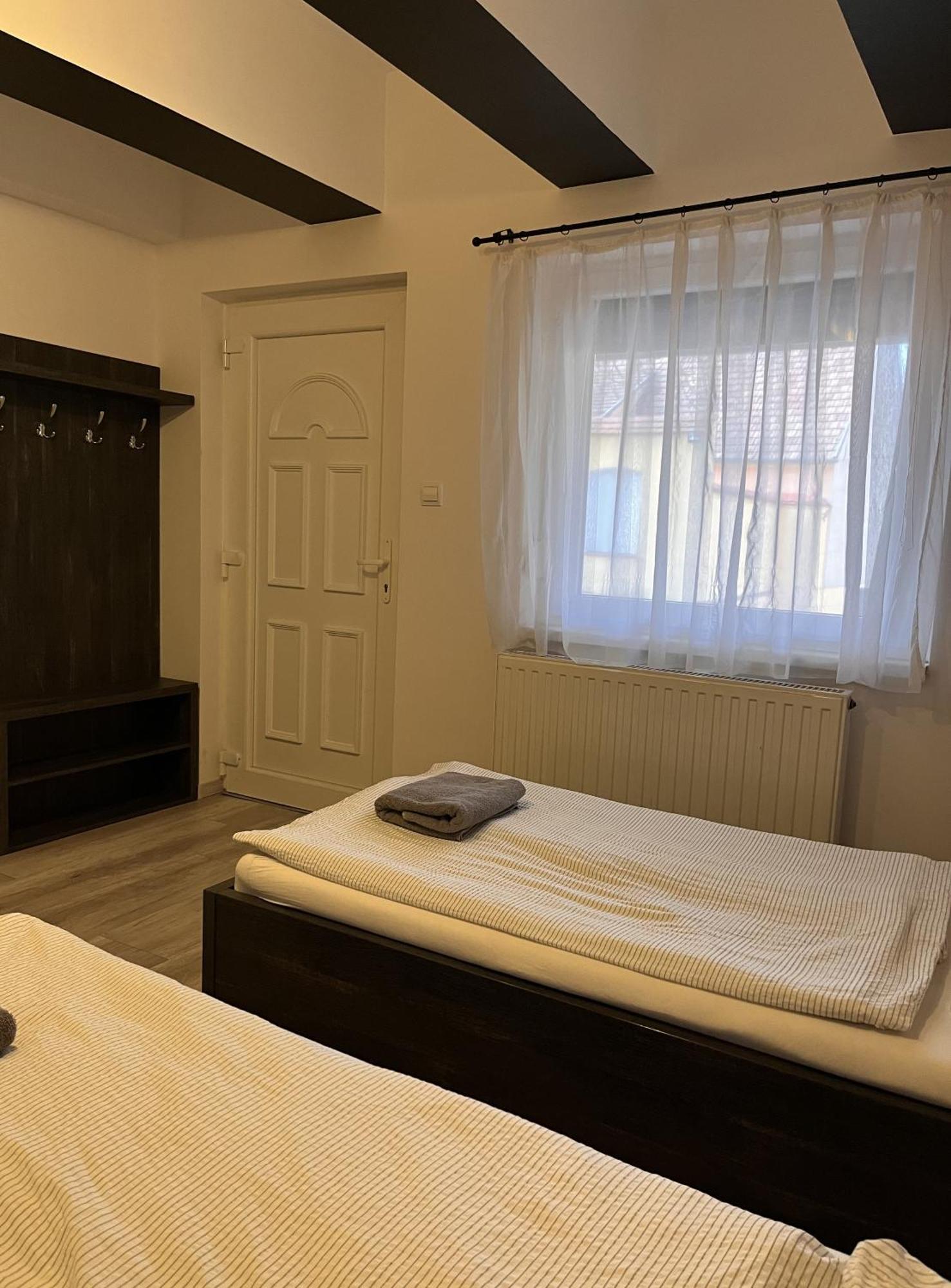 Belvárosi Panzió Pápa Esterno foto